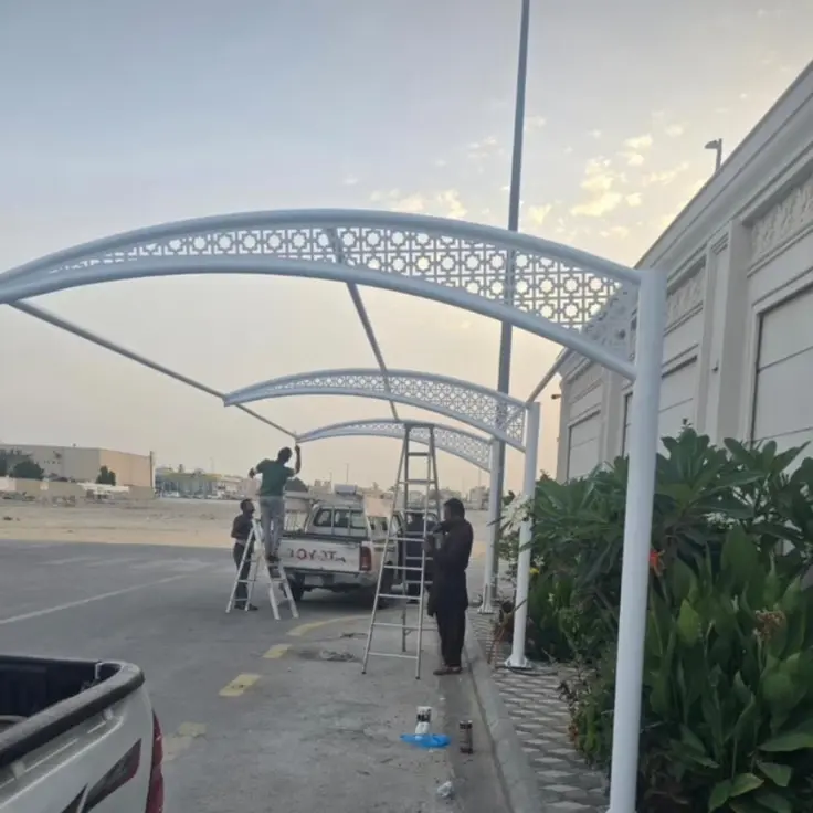 جدول مقارنة سريع بين الخامات مظلات سيارات الدمام